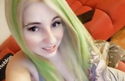 Bacaklarını sexs videolari çapraz için kız yardım
