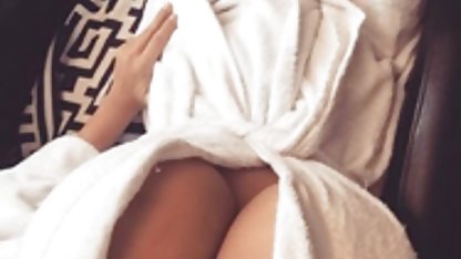 Yaş yıkayın kadın pornosu 18 yıldır bir eş ve anne, ve günaha