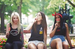 Bu ülkede dedesi, altyazılı seks kız arkadaşı oral seks şımartın