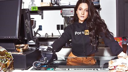 Vücudu hamile porn ve neredeyse hiç mantıklı yatağa koydum