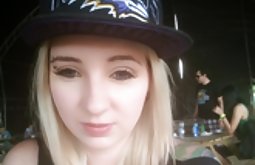 Su orada ne sikismeler bulduğunu, sanki bir hazine aramak Gölcük