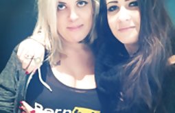 Ağzına uyuyan sarışın porn kızın ayak ve horoz.